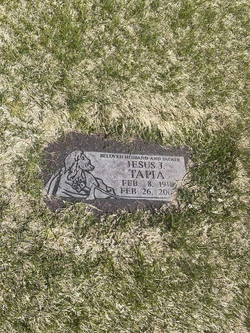 Jesus J. Tapia's grave. Photo 1