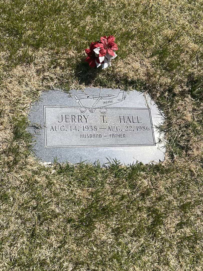Jerry T. Hall's grave. Photo 2