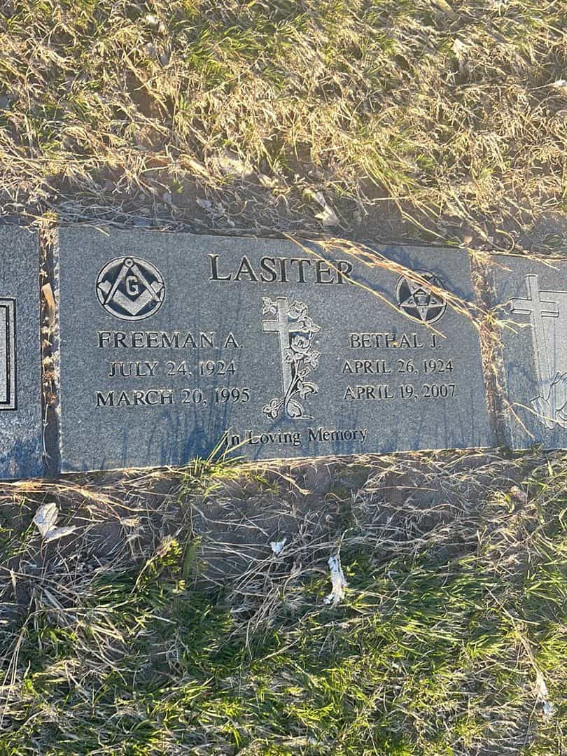 Freeman Lasiter's grave. Photo 2