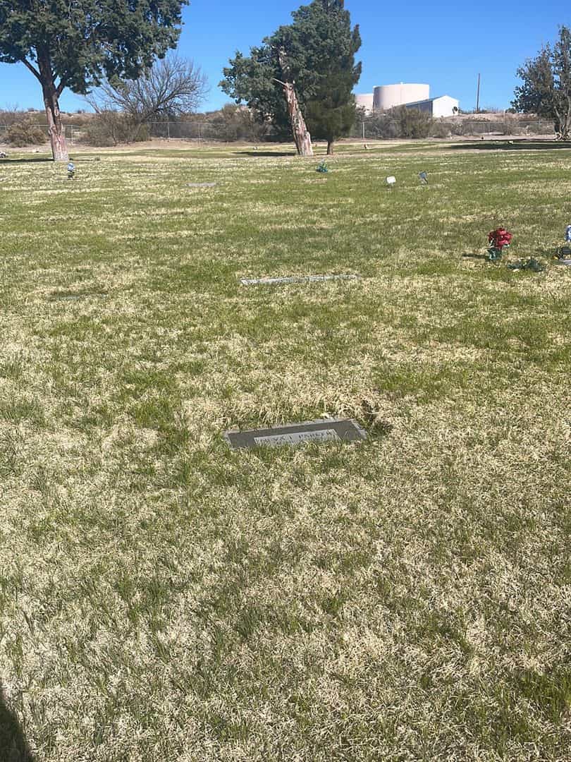 Neva L. Parker's grave. Photo 1