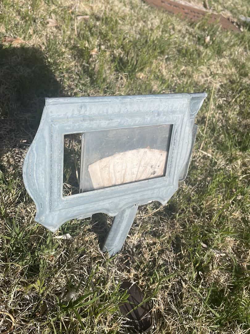 Lindy D. Zapata's grave. Photo 2