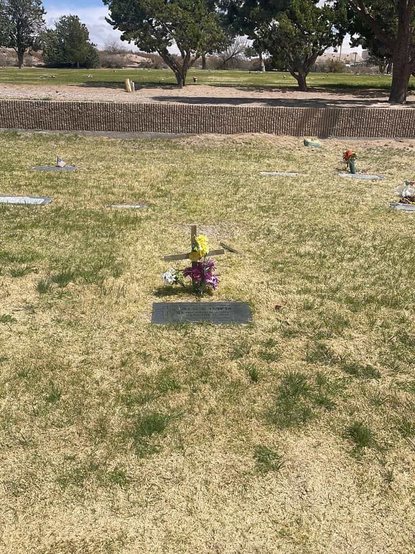 Alice Davis's grave. Photo 3