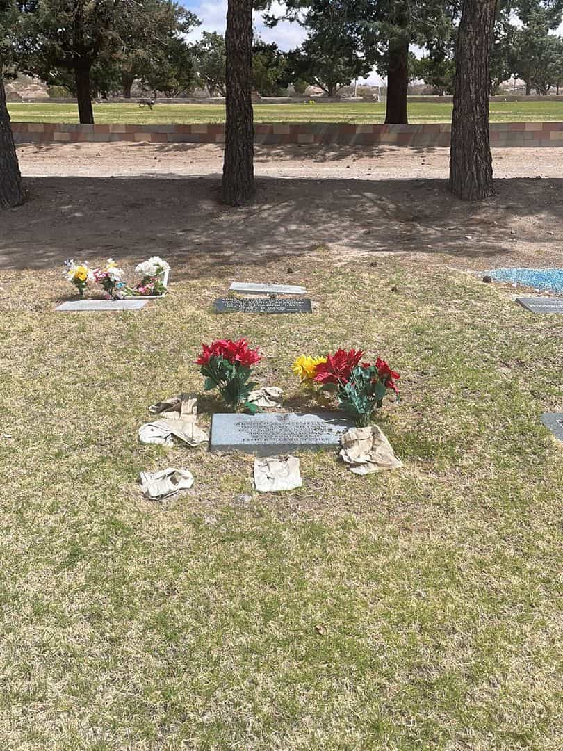 Arnold A. "Sonny" Valenzuela's grave. Photo 1