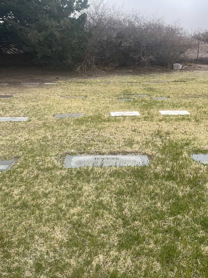 Edith N. Davis's grave. Photo 2