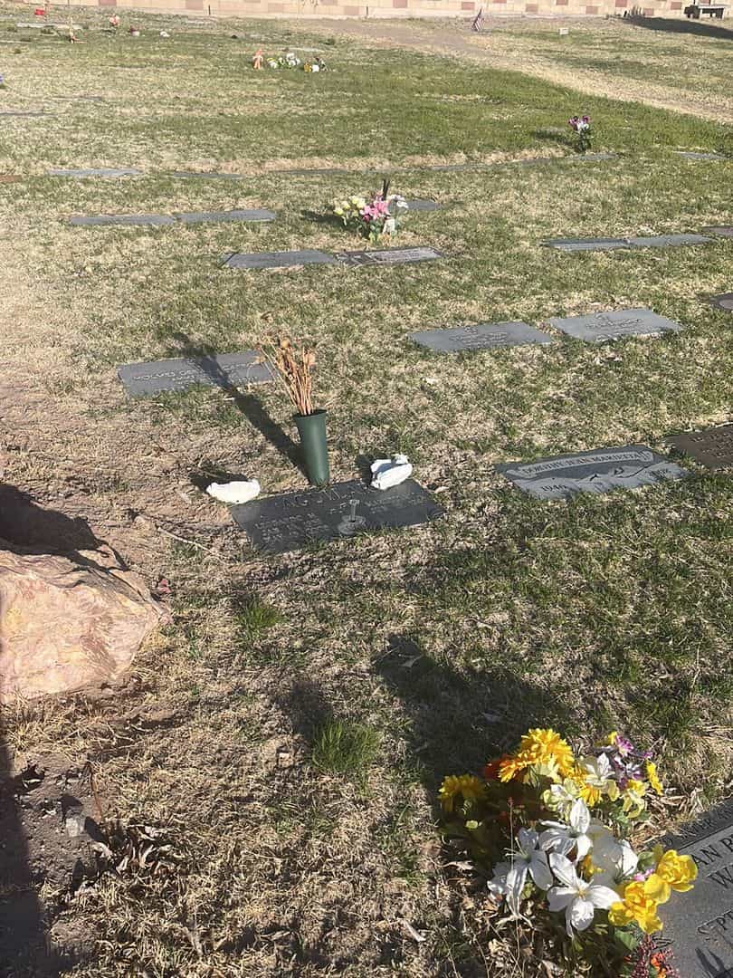 Leobardo M. Aguilar's grave. Photo 1