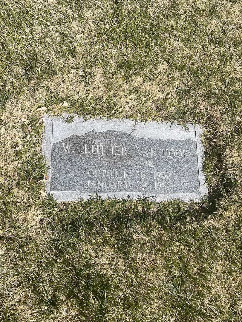 William Luther Van Hook's grave. Photo 1