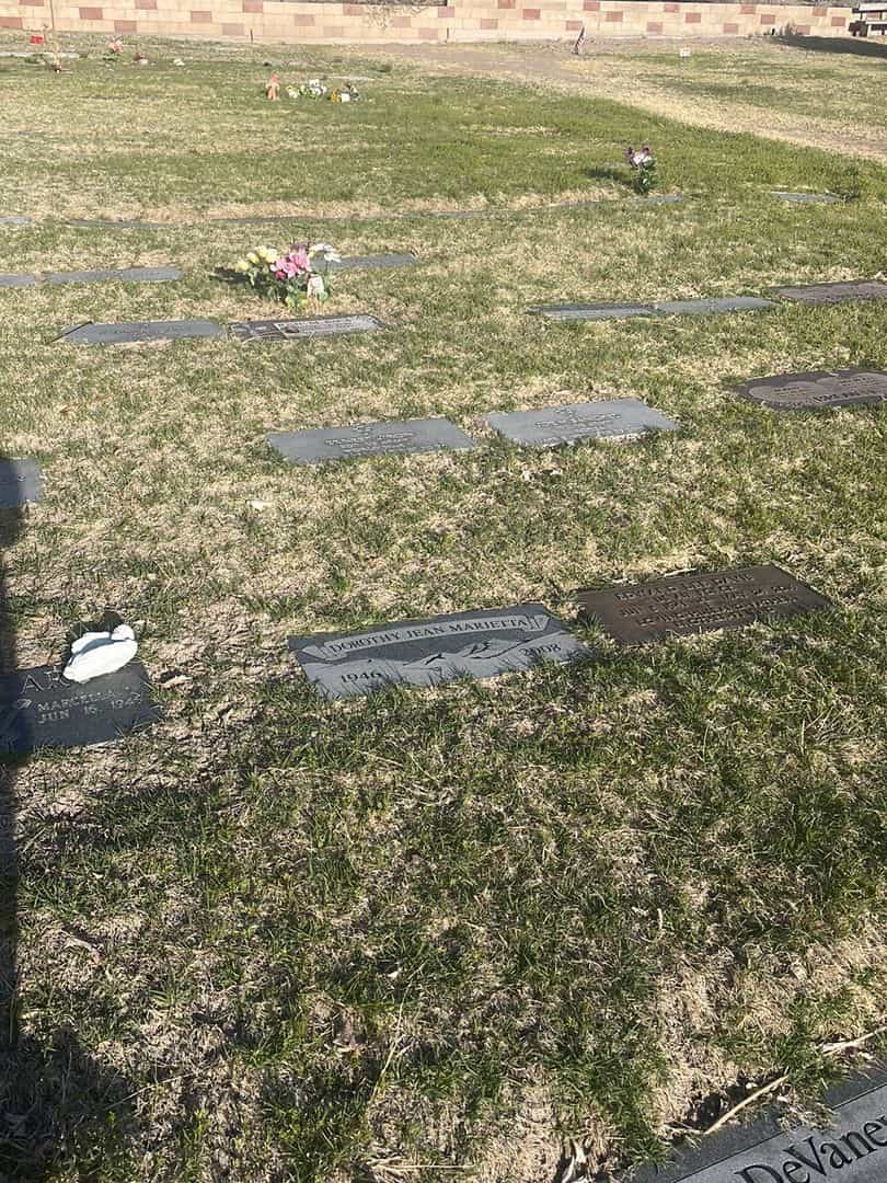 Dorothy Jean Marietta's grave. Photo 1