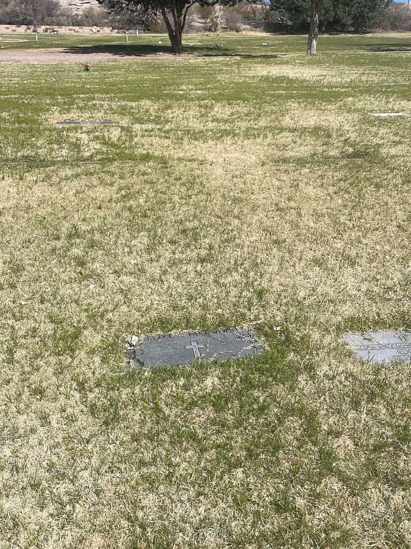 Hazel Packwood's grave. Photo 1
