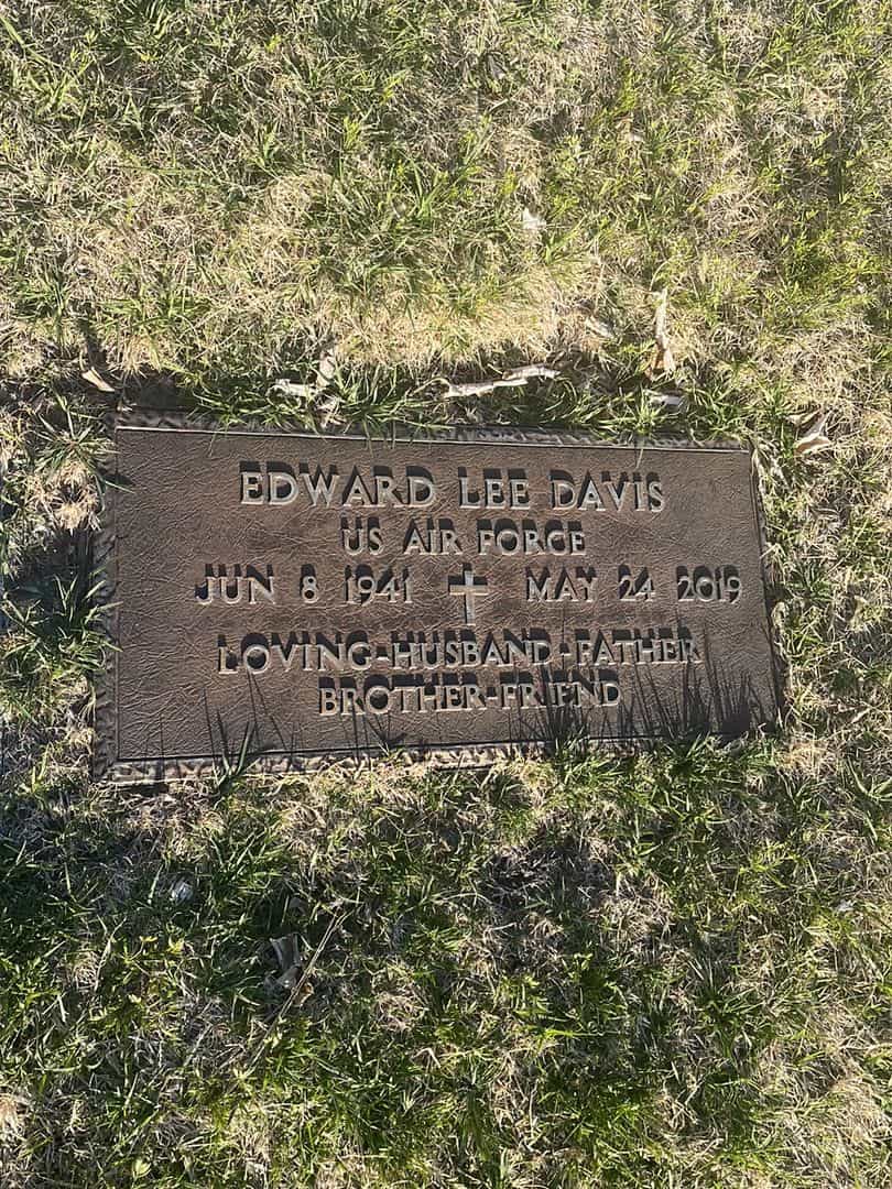 Edward Lee Davis's grave. Photo 2