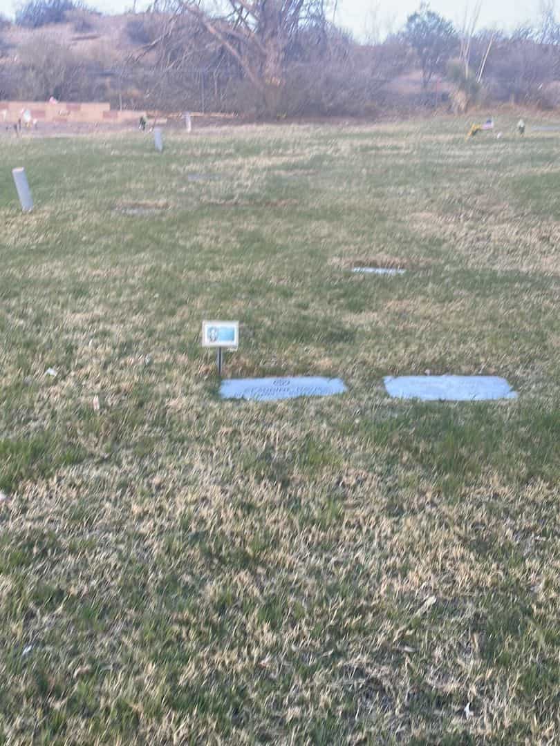 Claudine Davis's grave. Photo 2