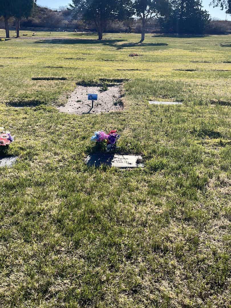 Juan F. Tapia's grave. Photo 1