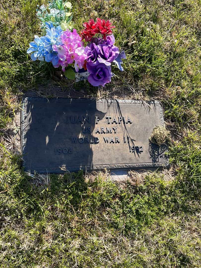 Juan F. Tapia's grave. Photo 2