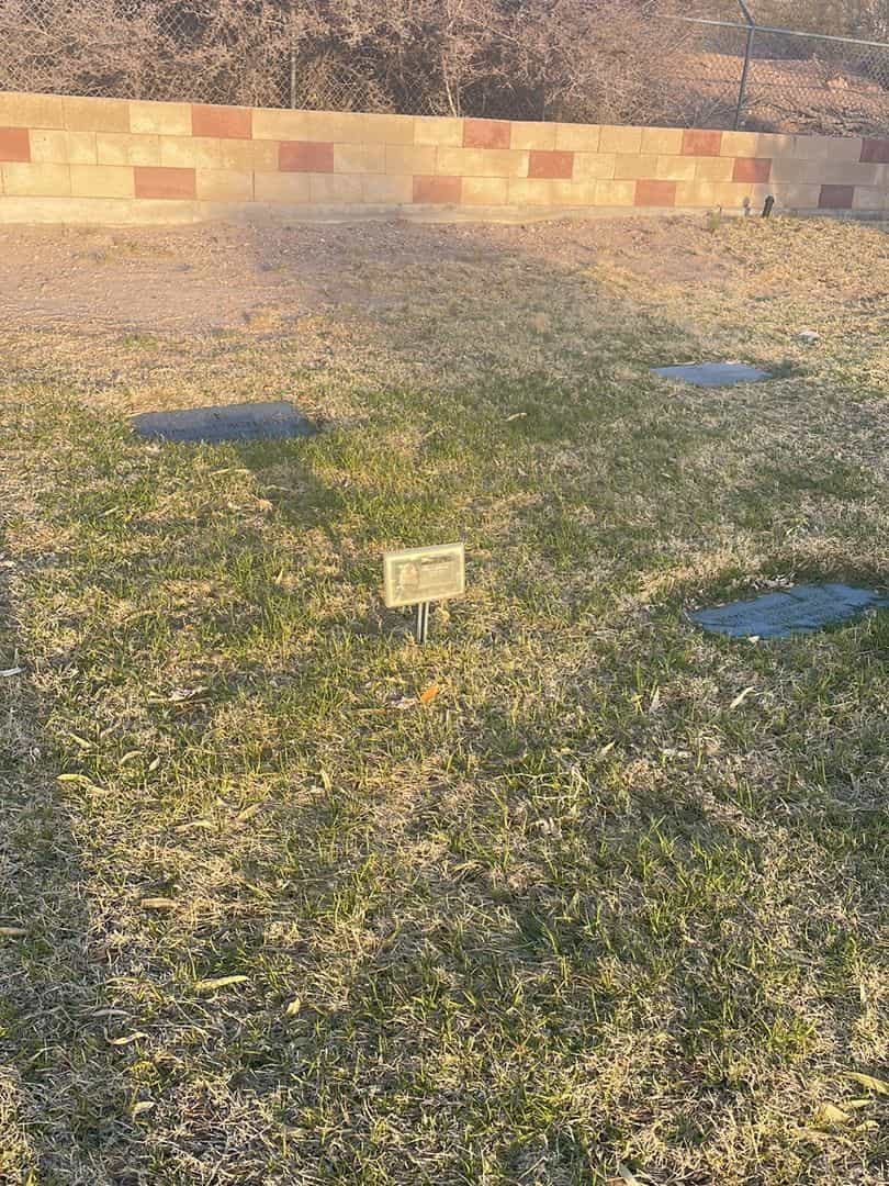 Ellen L. Hadaway's grave. Photo 1