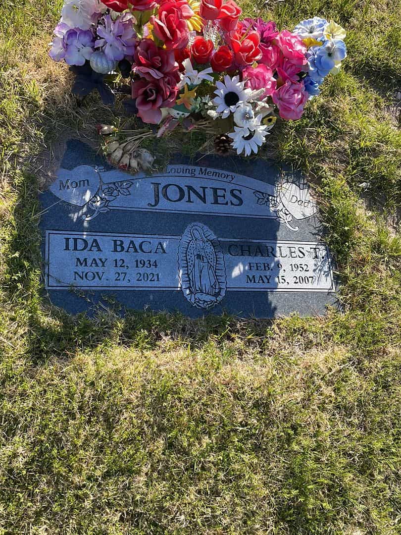 Ida Baca Jones's grave. Photo 2
