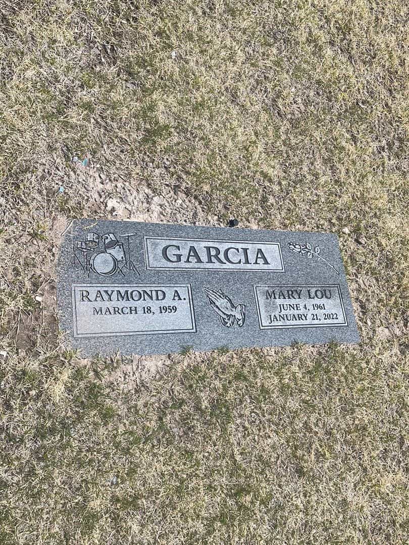 Mary Lou Garcia's grave. Photo 2