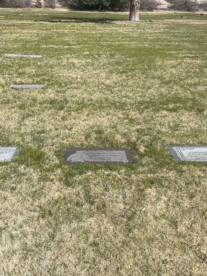 Dominica P. Tapia's grave. Photo 1