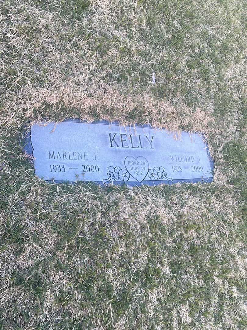 Marlene J. Kelly's grave. Photo 2