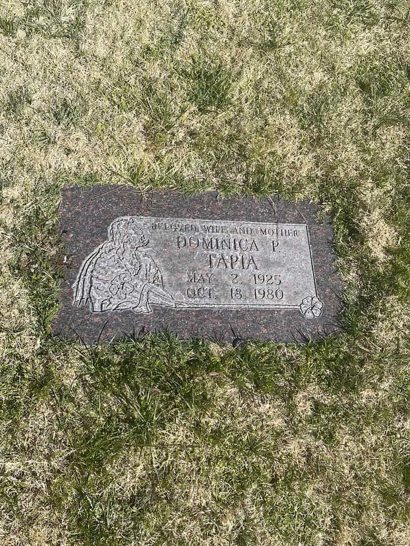 Dominica P. Tapia's grave. Photo 2
