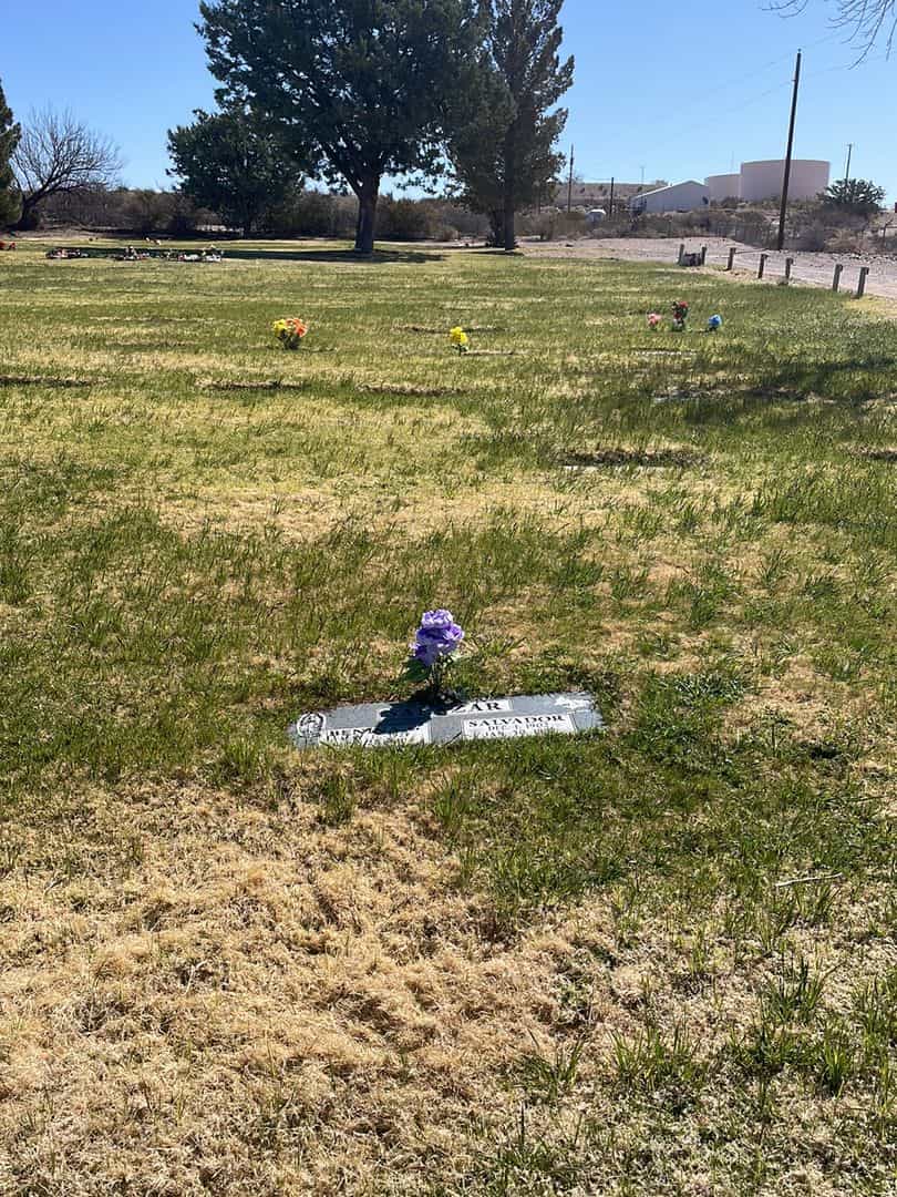 Salvador Salazar's grave. Photo 1