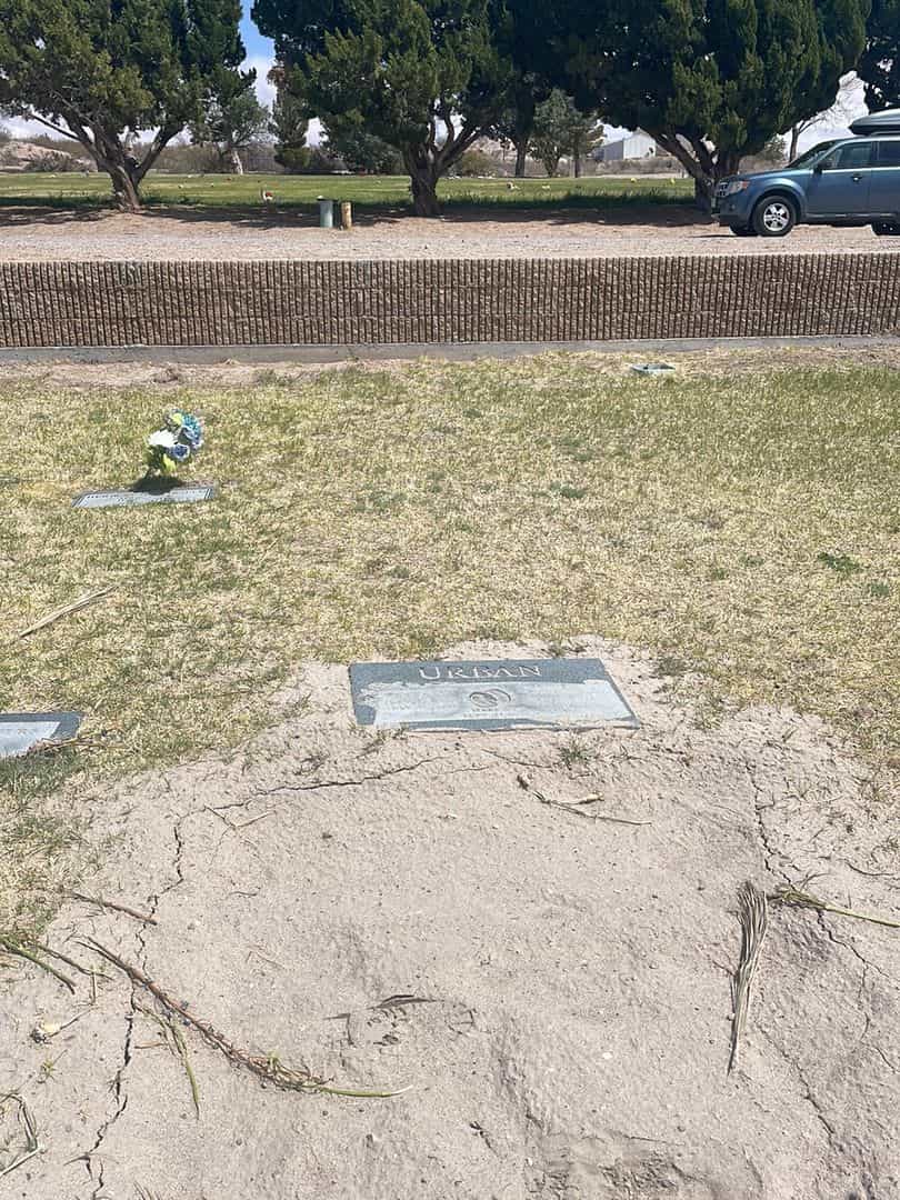 Carla J. Urban's grave. Photo 1