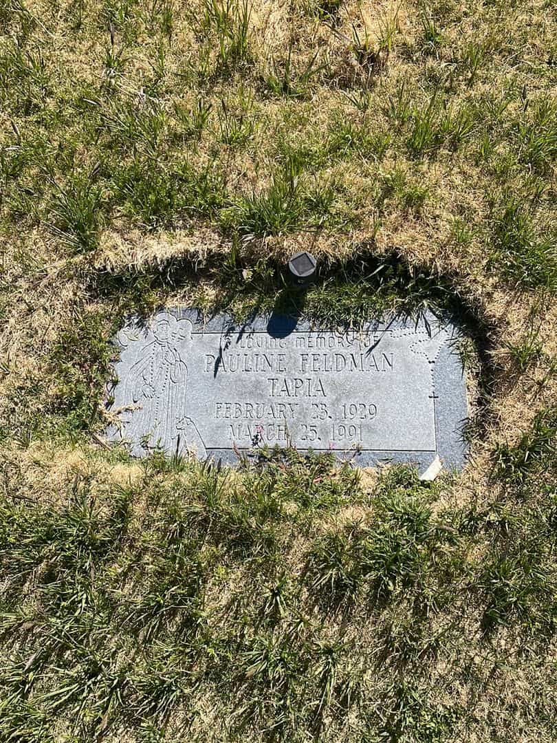 Pauline Feldman Tapia's grave. Photo 1