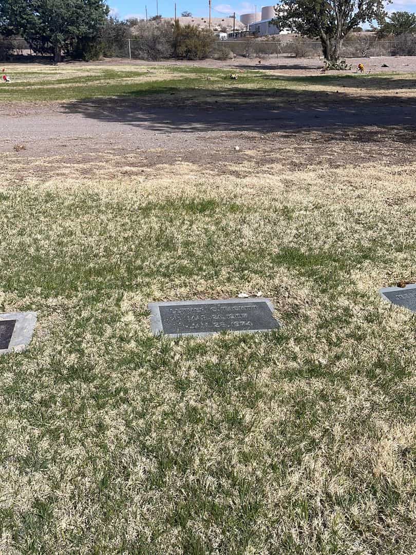 Luther C. Tackitt's grave. Photo 1