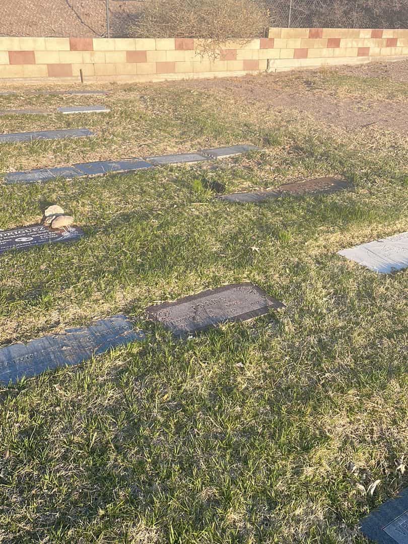 Doris H. Adams's grave. Photo 1