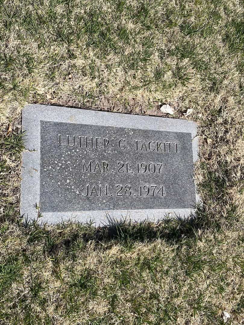 Luther C. Tackitt's grave. Photo 2