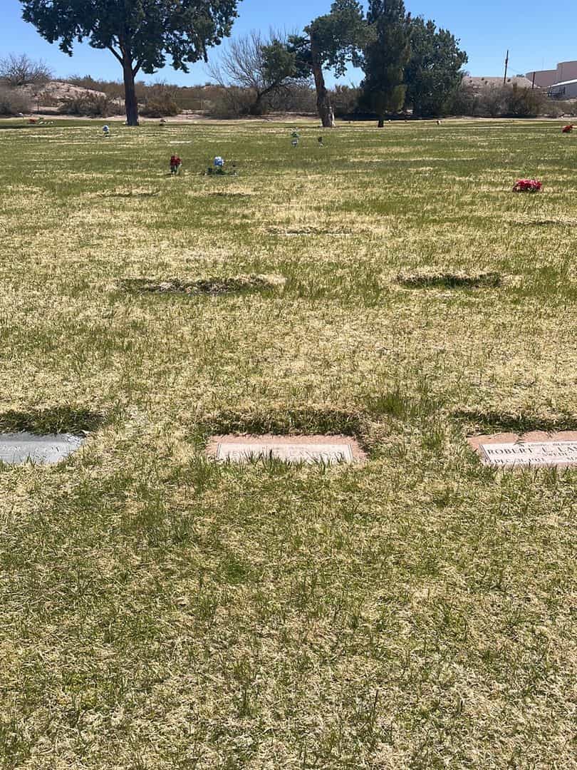 Jewel C. Lambson's grave. Photo 1