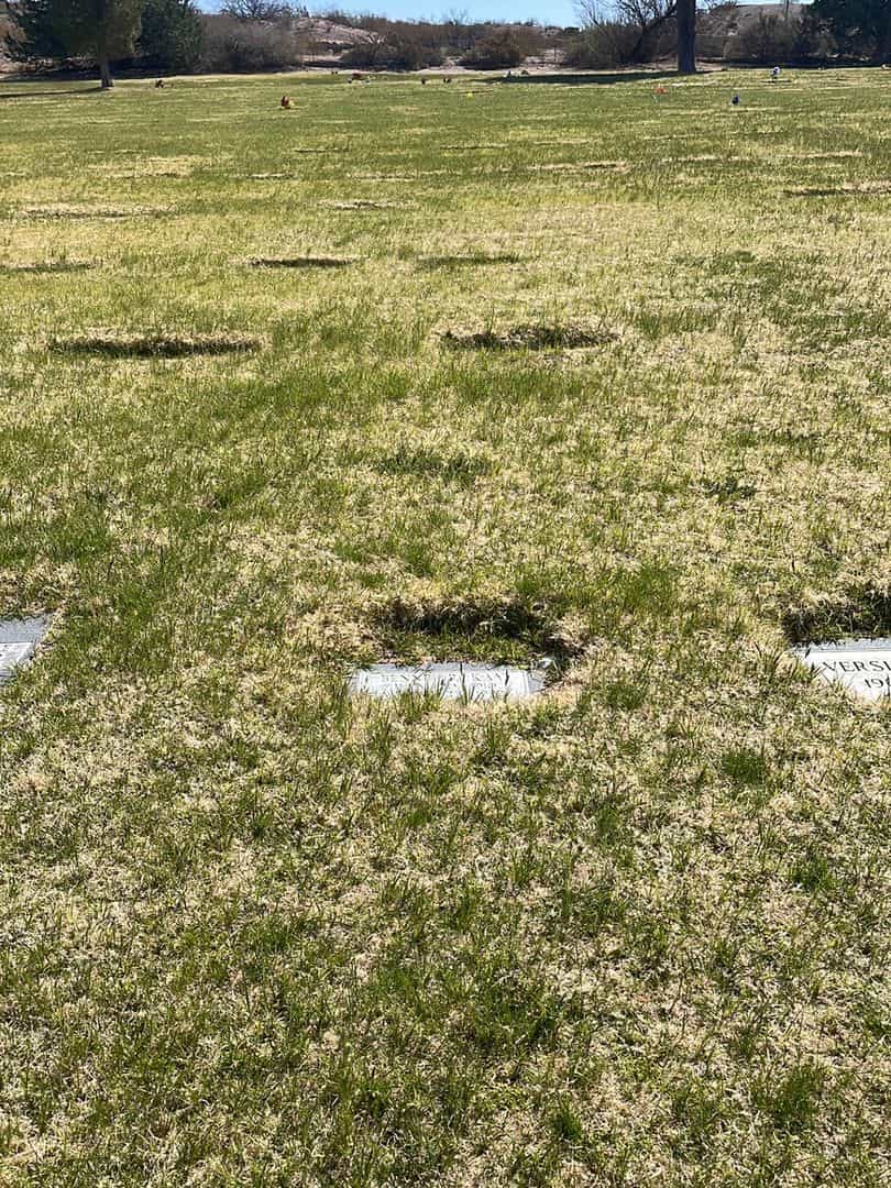 Bennie P. Kay's grave. Photo 1