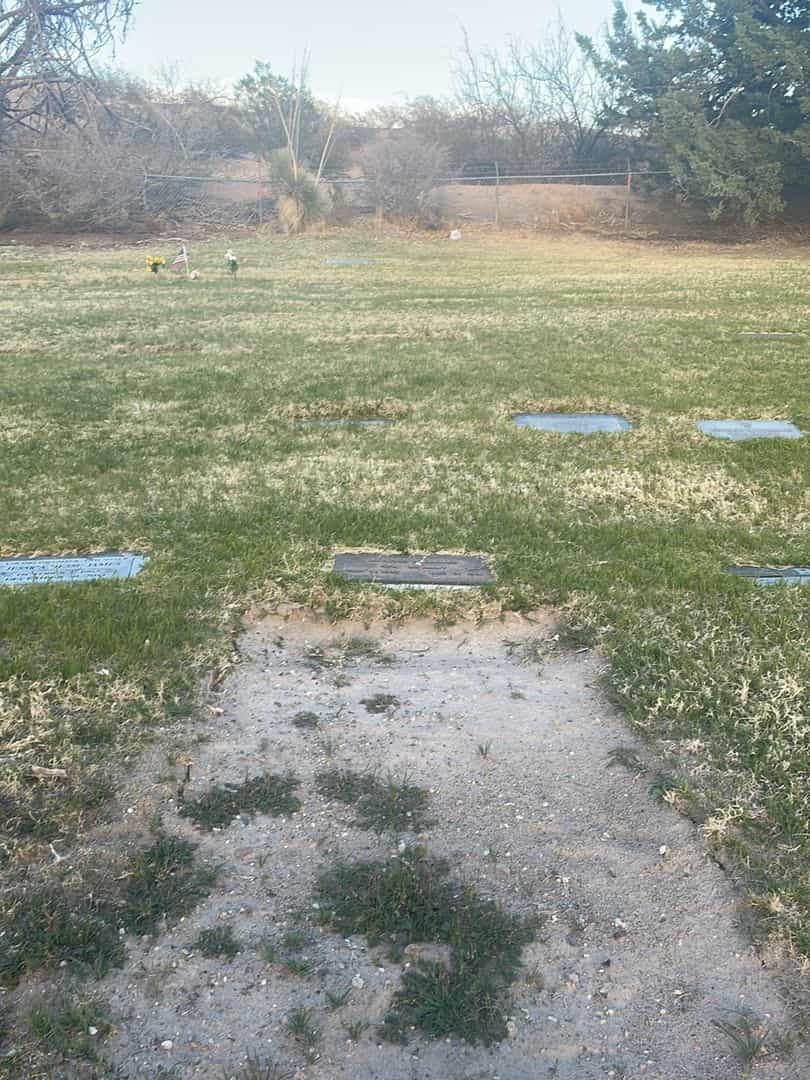 Bennie R. James's grave. Photo 2