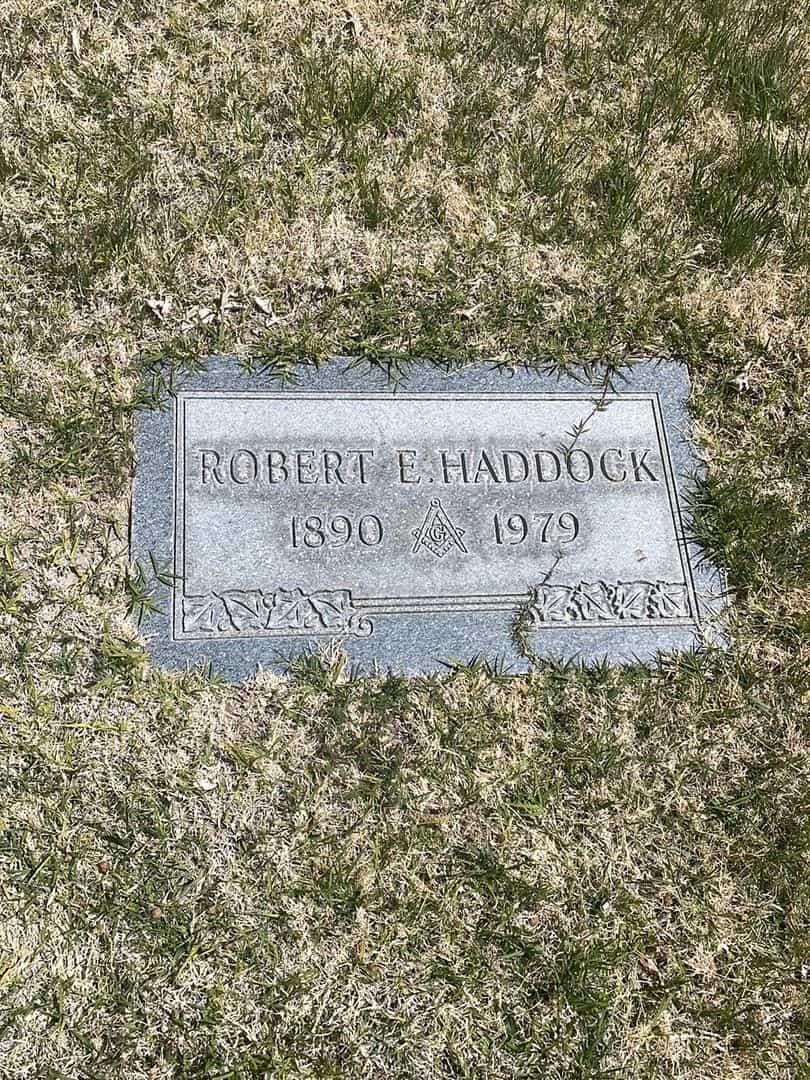 Robert E. Haddock's grave. Photo 2
