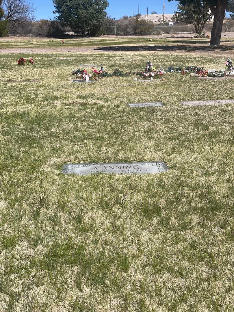 Dora Mae Manning's grave. Photo 1