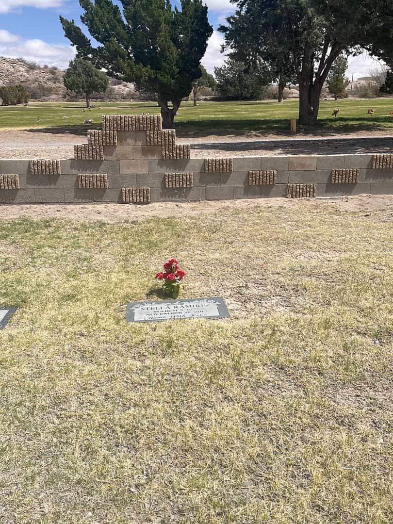 Stella Ramirez's grave. Photo 1