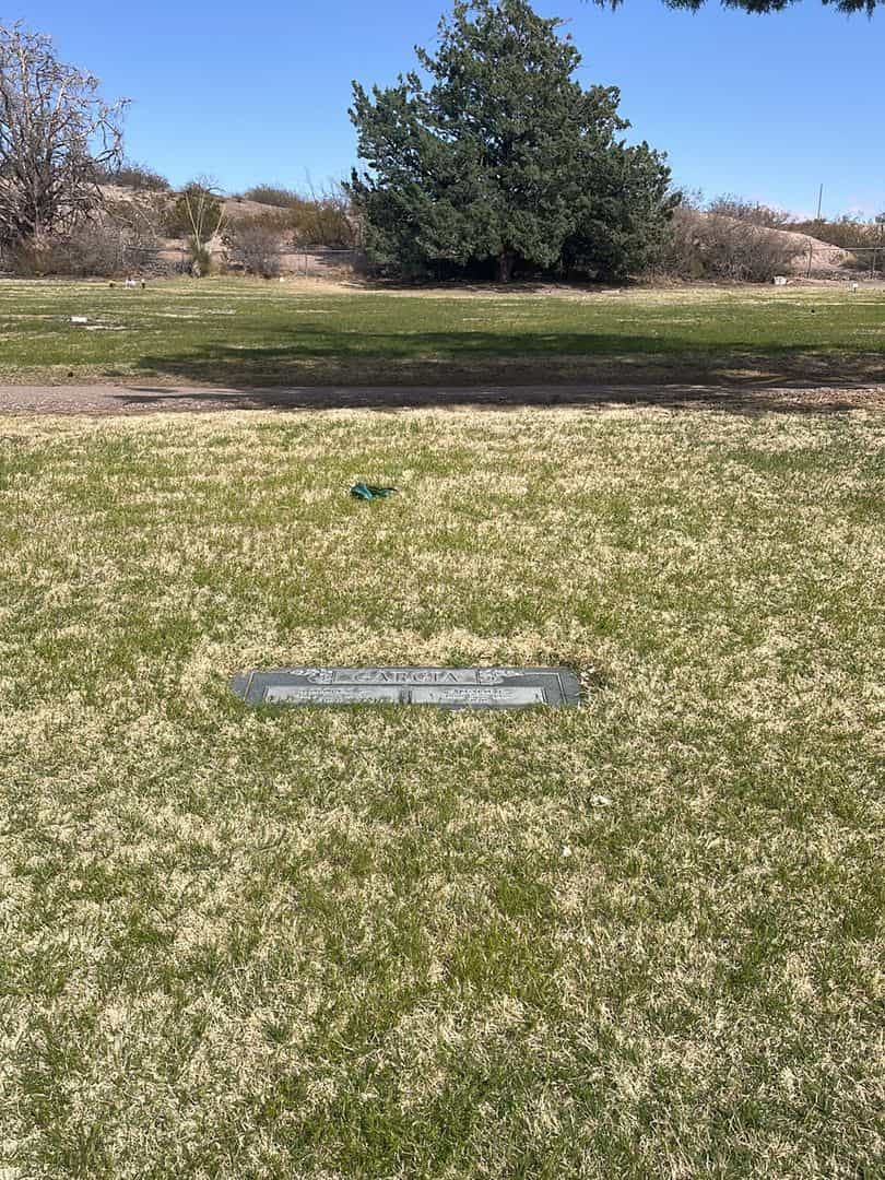 Alvaro L. Garcia's grave. Photo 1
