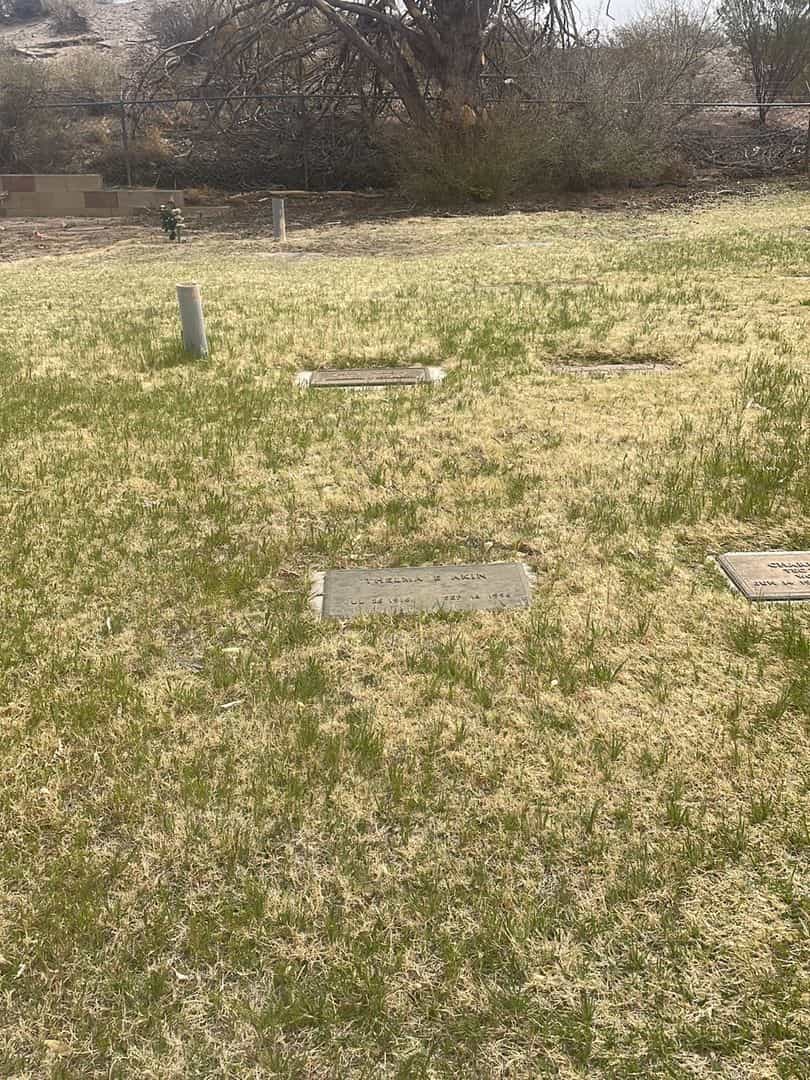 Thelma E. Akin's grave. Photo 2