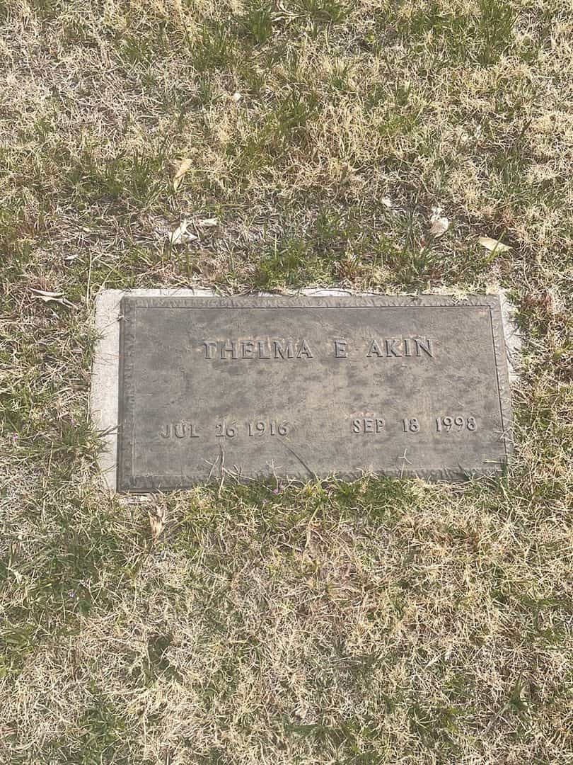 Thelma E. Akin's grave. Photo 1