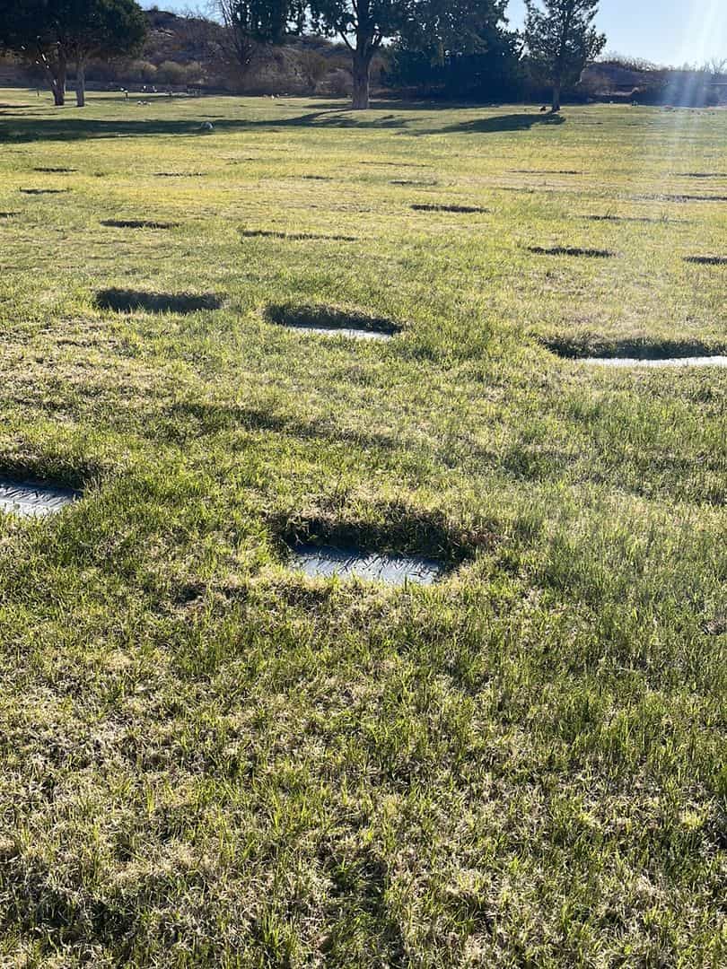 Virginia V. Ahl's grave. Photo 1