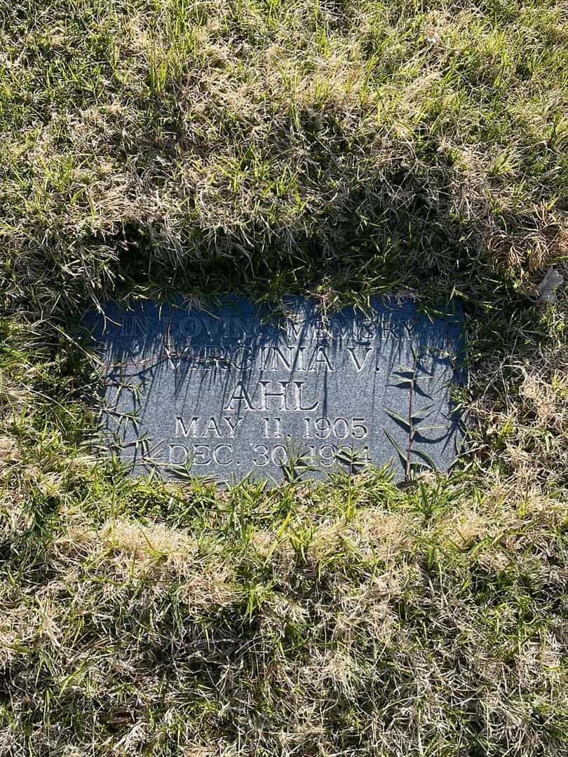Virginia V. Ahl's grave. Photo 2