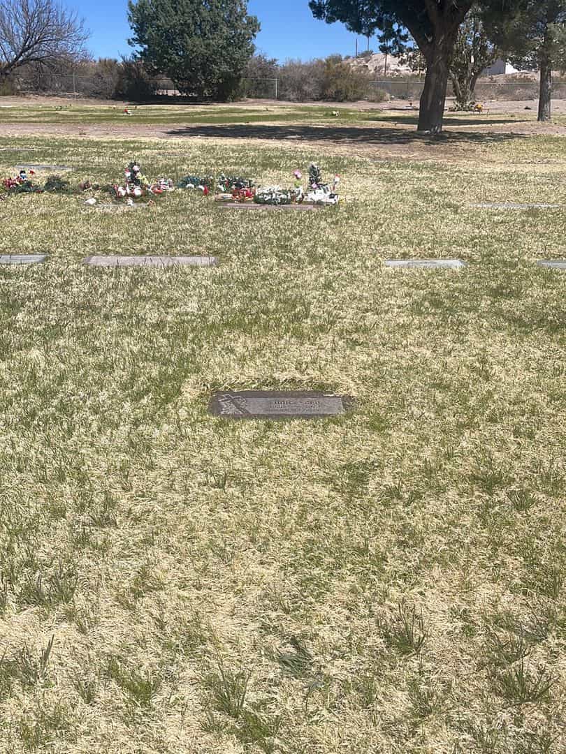 Eunice Reb's grave. Photo 1