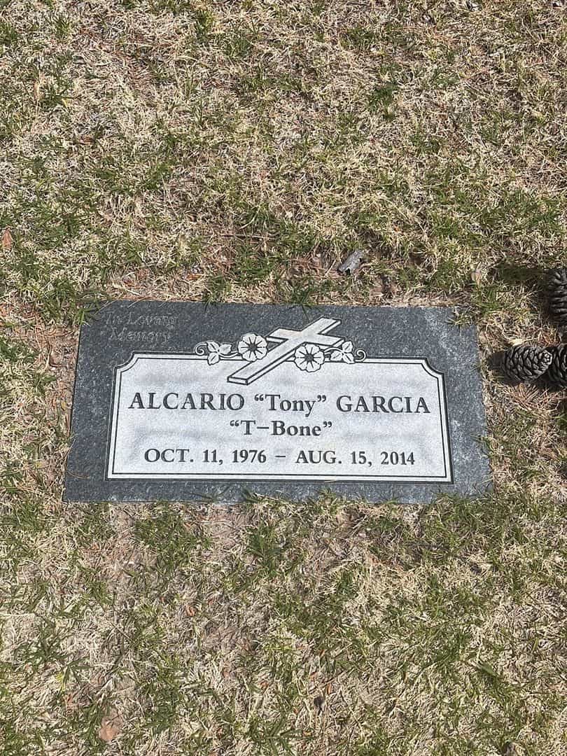 Alcario "Tony" Garcia's grave. Photo 1