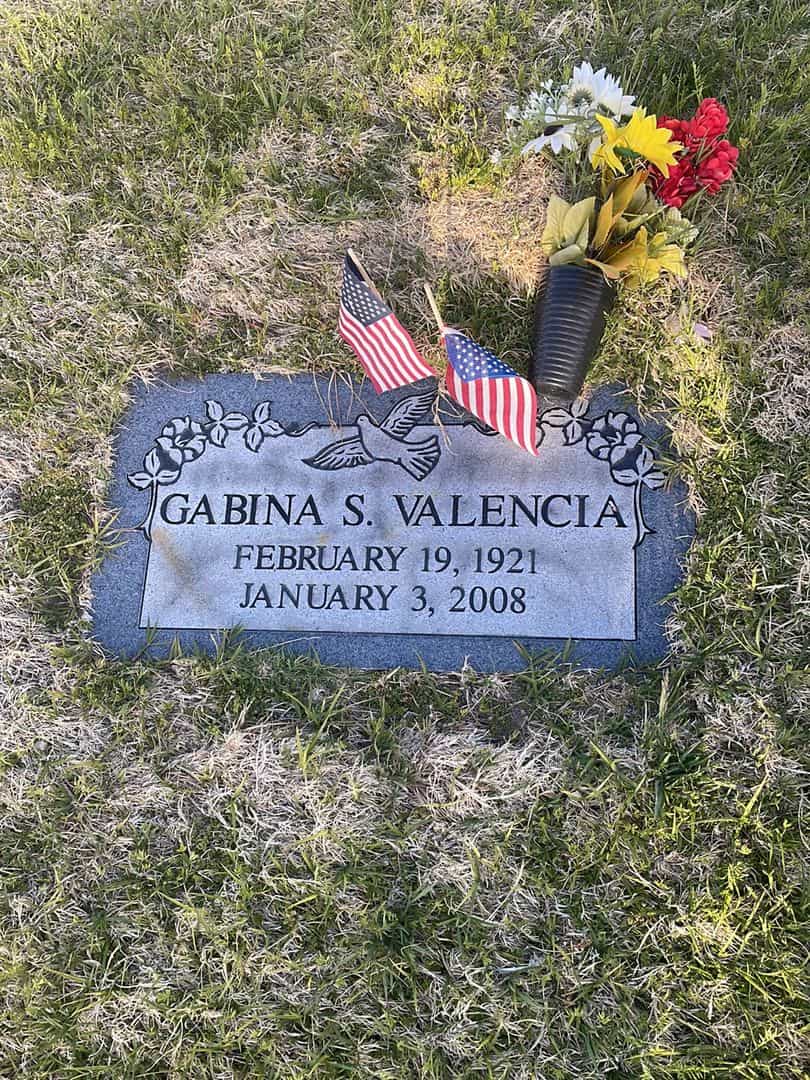 Gabina S. Valencia's grave. Photo 2