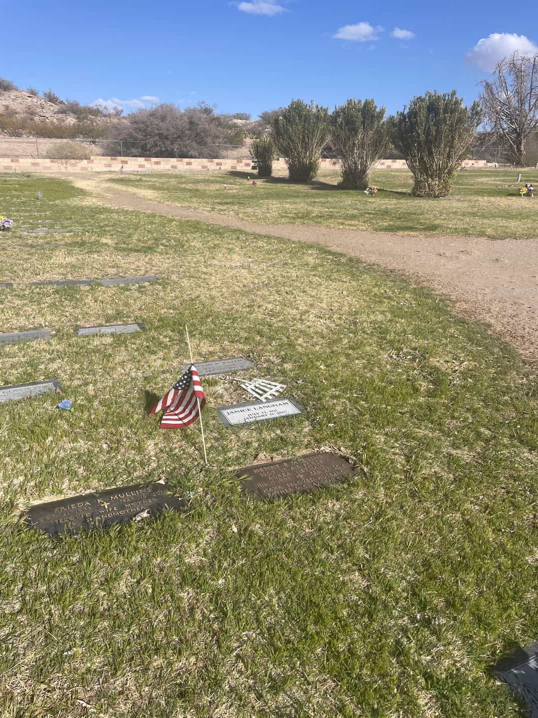 Janice Langham's grave. Photo 1
