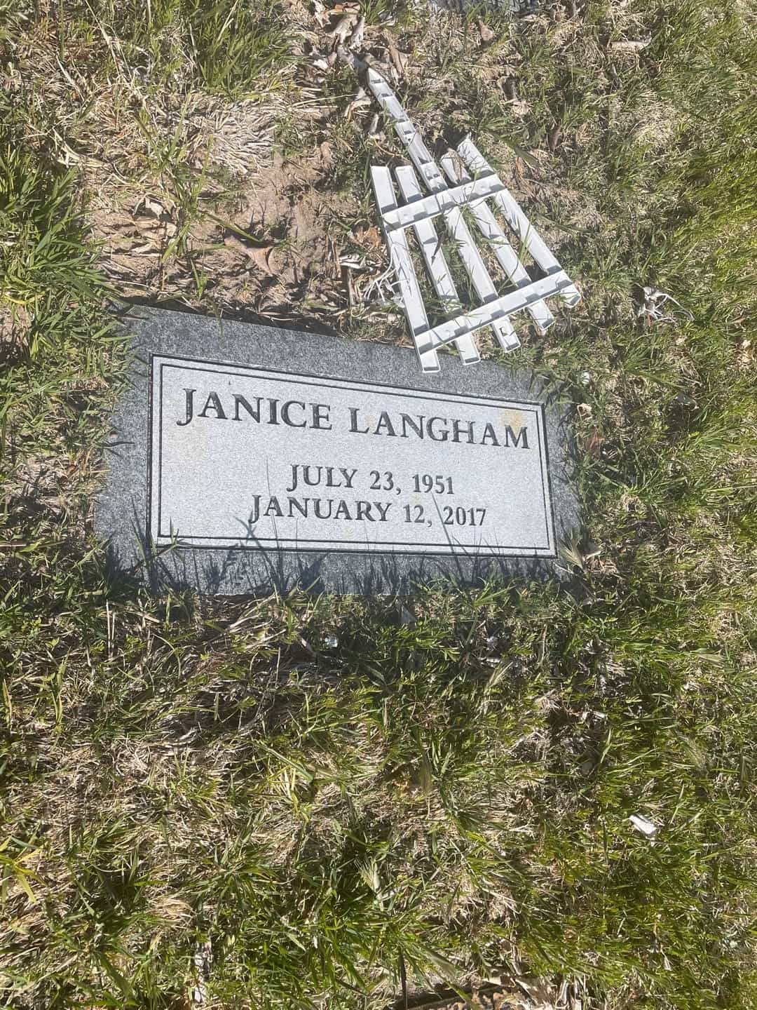 Janice Langham's grave. Photo 2