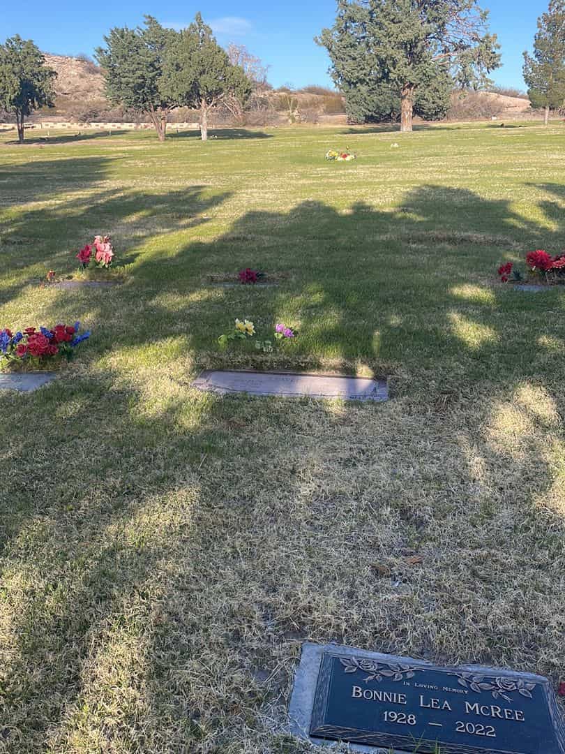 Juan C. Saavedra's grave. Photo 1
