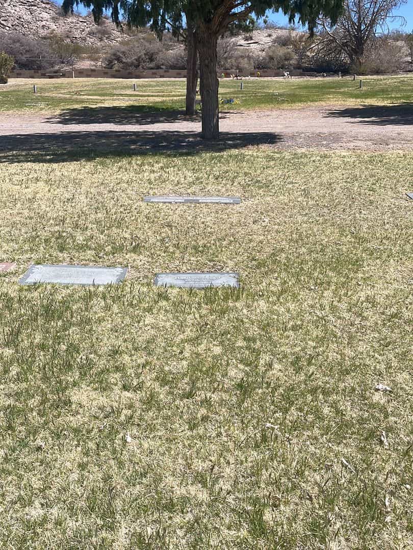 Antoinette C. Ray's grave. Photo 1
