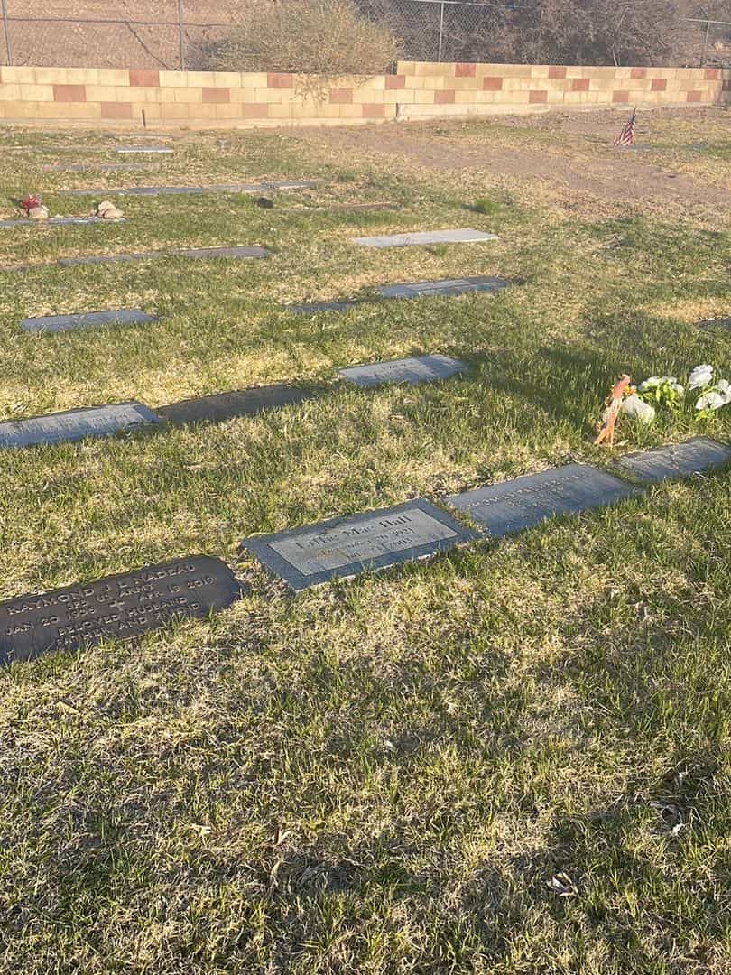 Lillie Mae Hall's grave. Photo 1